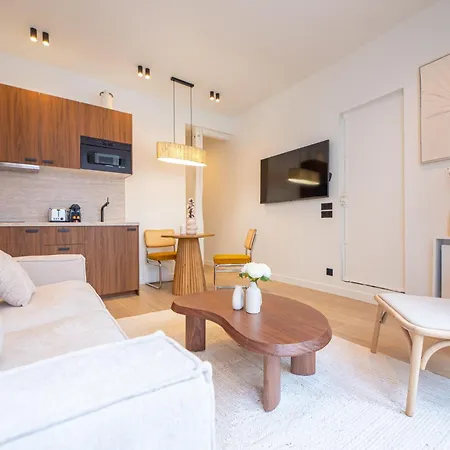 Apartment In Montmartre Paris